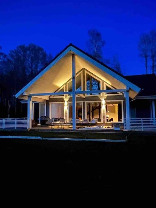 Modern Villa With Sauna & Hot Tub Hiiumaa Buitenkant foto